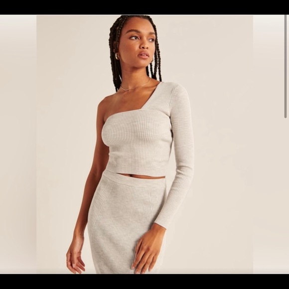 Abercrombie Sweater Top - Picture 2 of 4